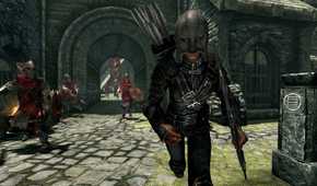Elden Ring & 7 RPG Lainnya yang Sempurna untuk Membuat Build OP 37 A character running away from guards in Solitude in Skyrim.