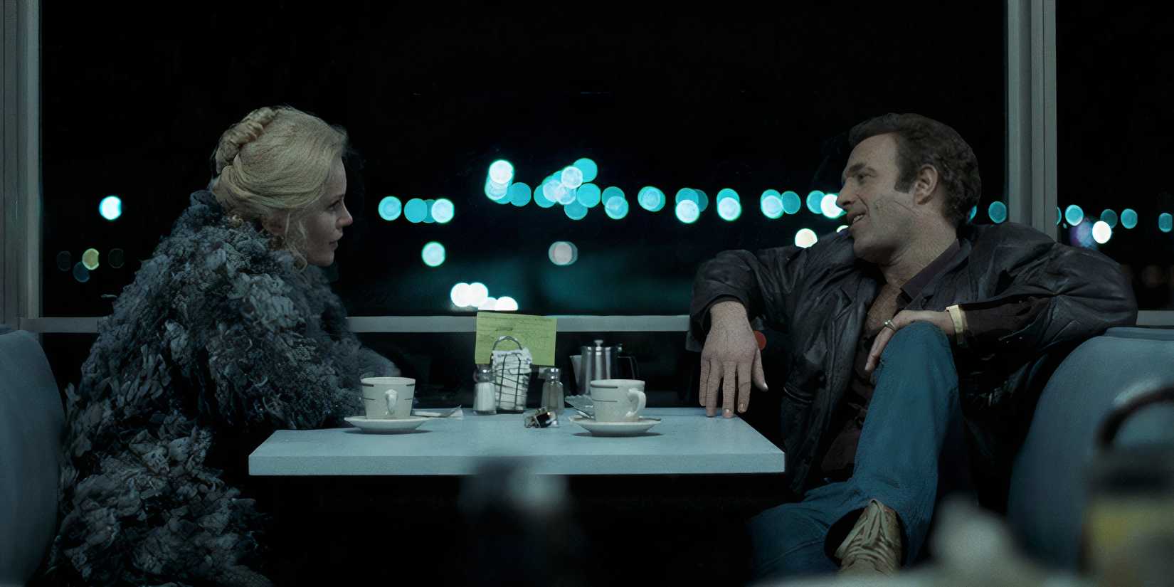 Frank talking to a woman in a diner in Thief