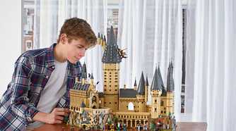 1 Hogwarts Castle 71043 LEGO set lifestyle shot