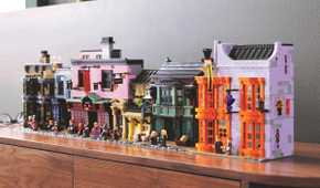 2 Diagon Alley 75978 LEGO set lifestyle shot