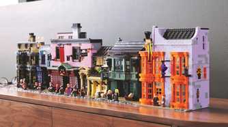2 Diagon Alley 75978 LEGO set lifestyle shot