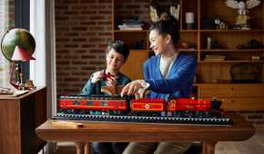3 Hogwarts Express Collectors' Edition 76405 LEGO set lifestyle shot