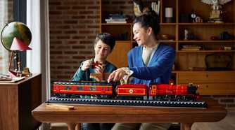 3 Hogwarts Express Collectors' Edition 76405 LEGO set lifestyle shot