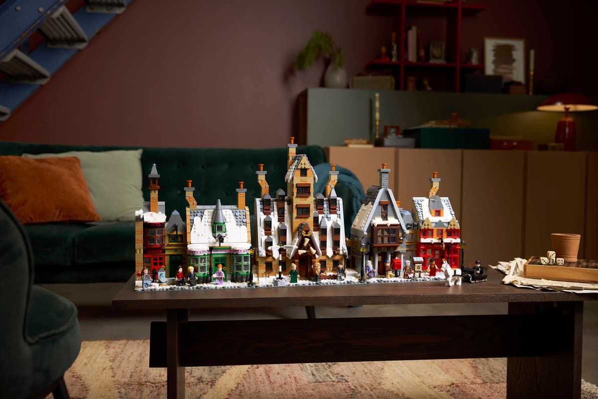 5 Hogsmeade Village Collectors' Edition 76457 LEGO set lifestyle shot