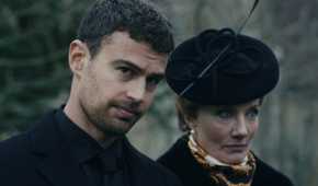 Eddie and his mum in Netflix's The Gentlemen