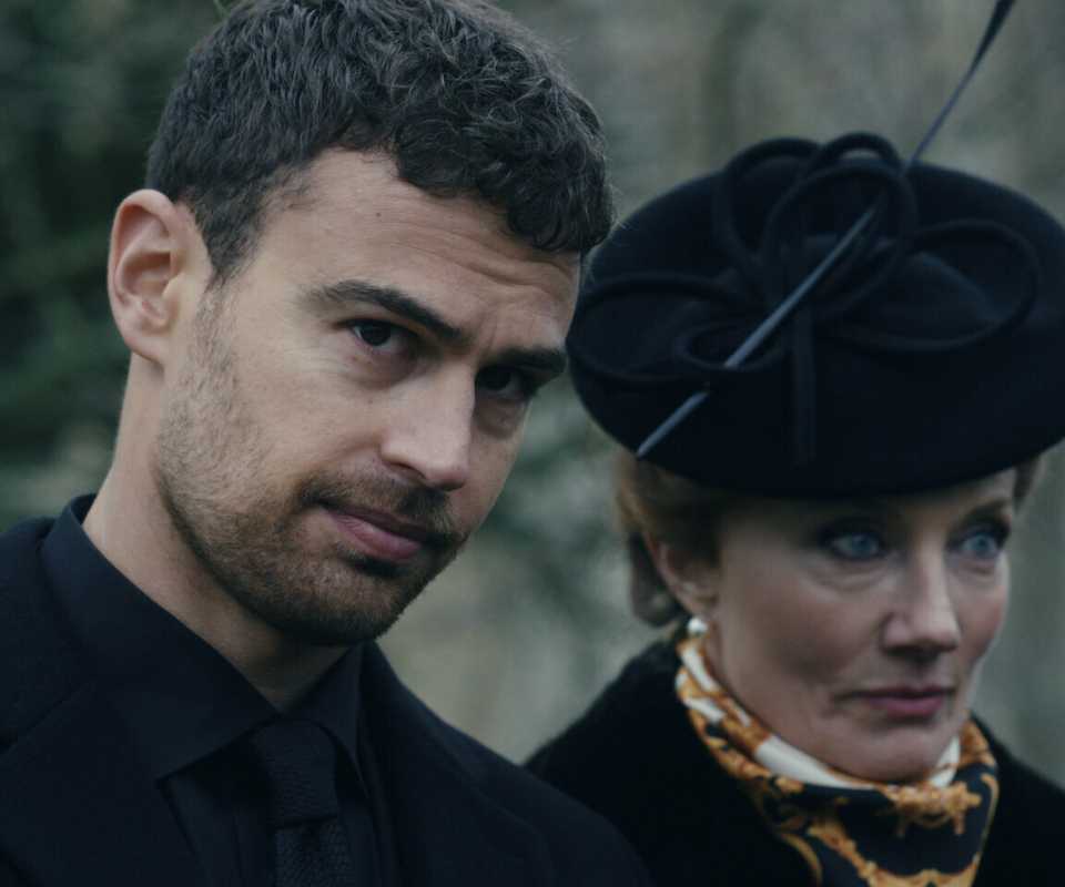 Eddie and his mum in Netflix's The Gentlemen
