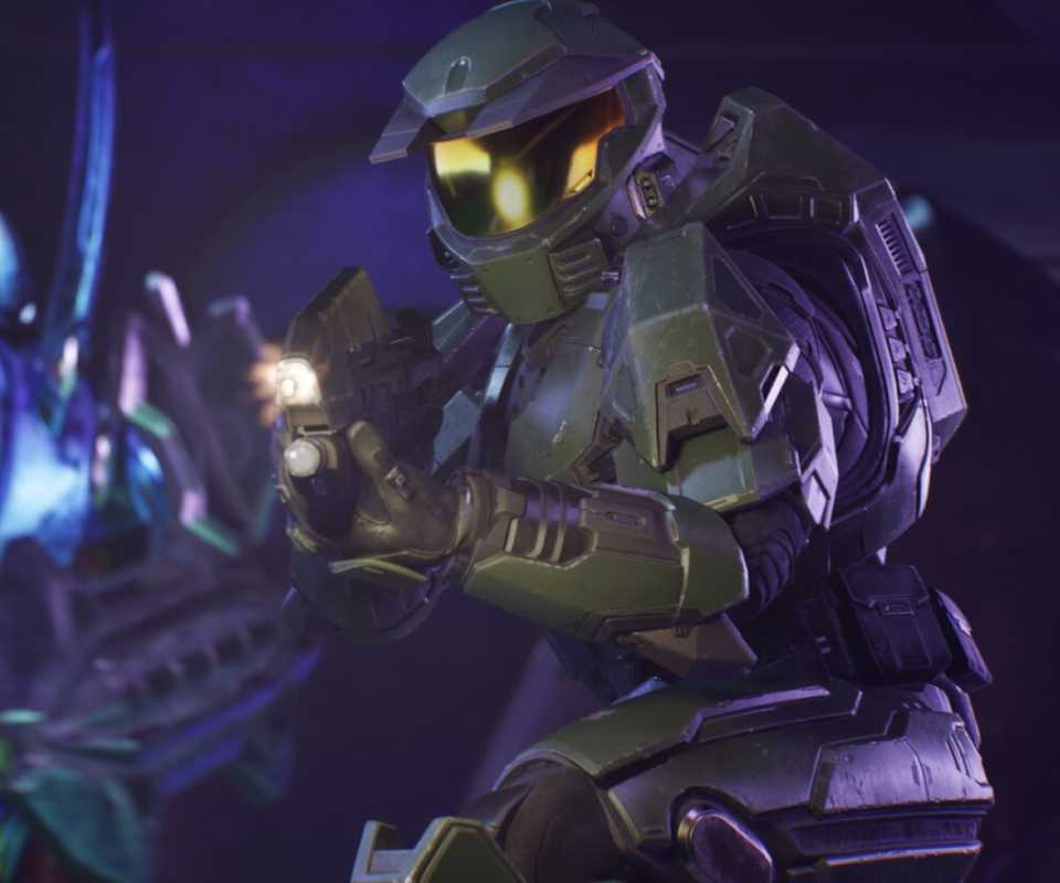 Master Chief from Halo: Campaign Evolved with his rifle firing at an off-screen enemy.