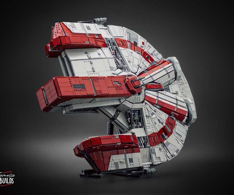 lego-ebon-hawk-flying