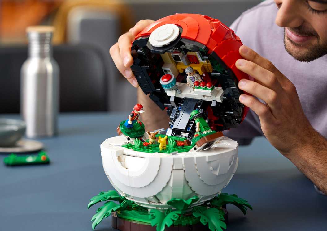 LEGO Pokemon Iconic Trainer Moments Closing