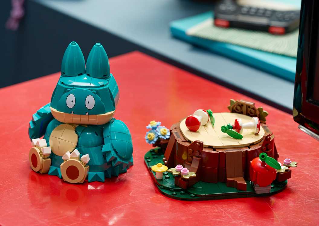 LEGO Pokemon Munchlax with stump