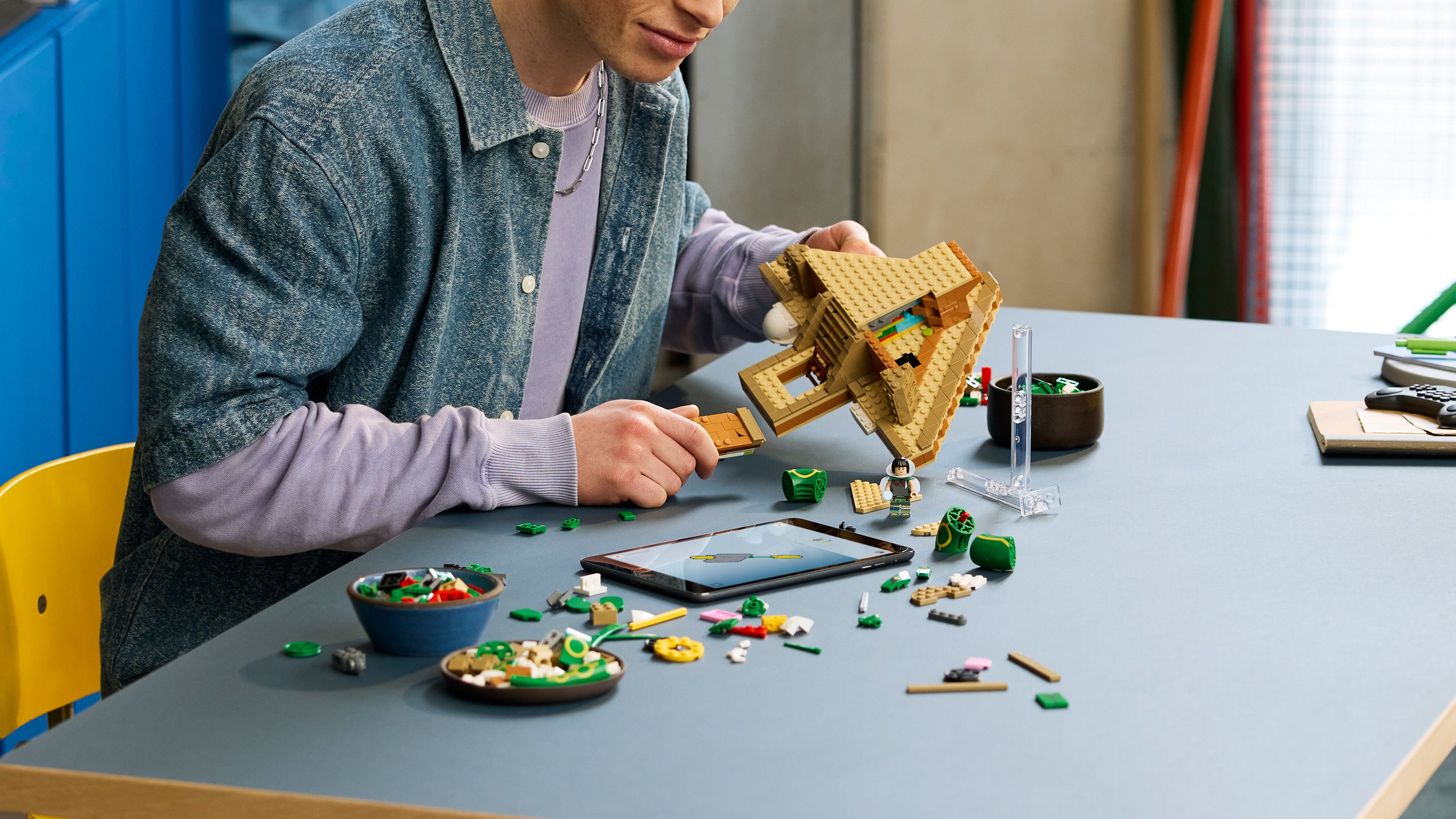 LEGO Pokemon Rayquaza being built