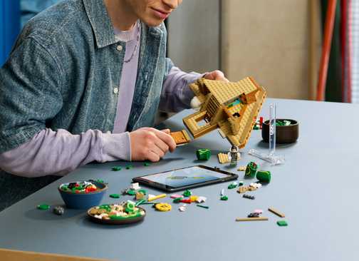 LEGO Pokemon Rayquaza being built