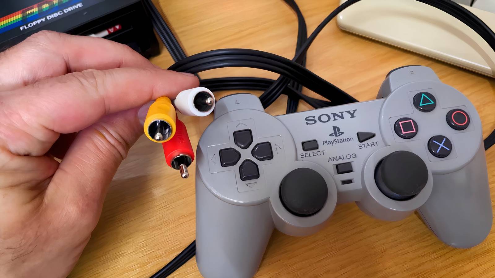 Sony Once Put Official PlayStation Emulator Inside a PS1 Controller Sony Once Put Official PlayStation Emulator Inside a PS1 Controller