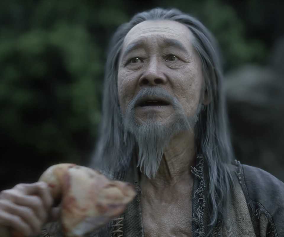 black-myth-zhong-kui-releases-first-official-gameplay-trailer-gamerant-old-man-holding-food