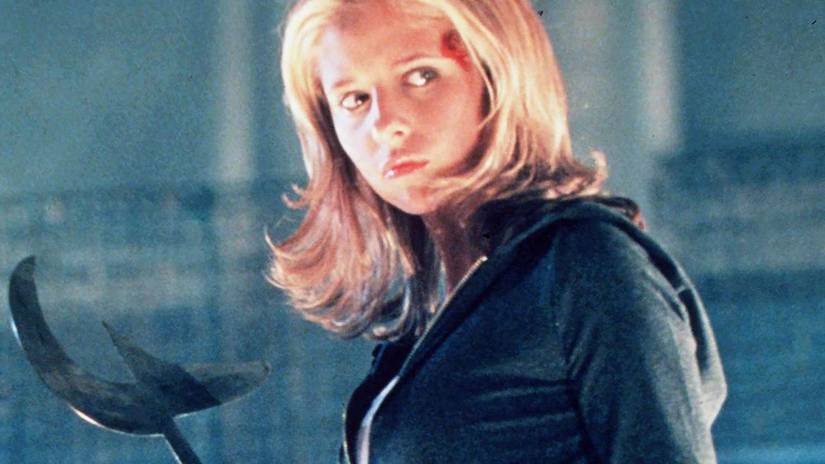 Buffy wields the hunga munga in Buffy the Vampire Slayer Season 3 