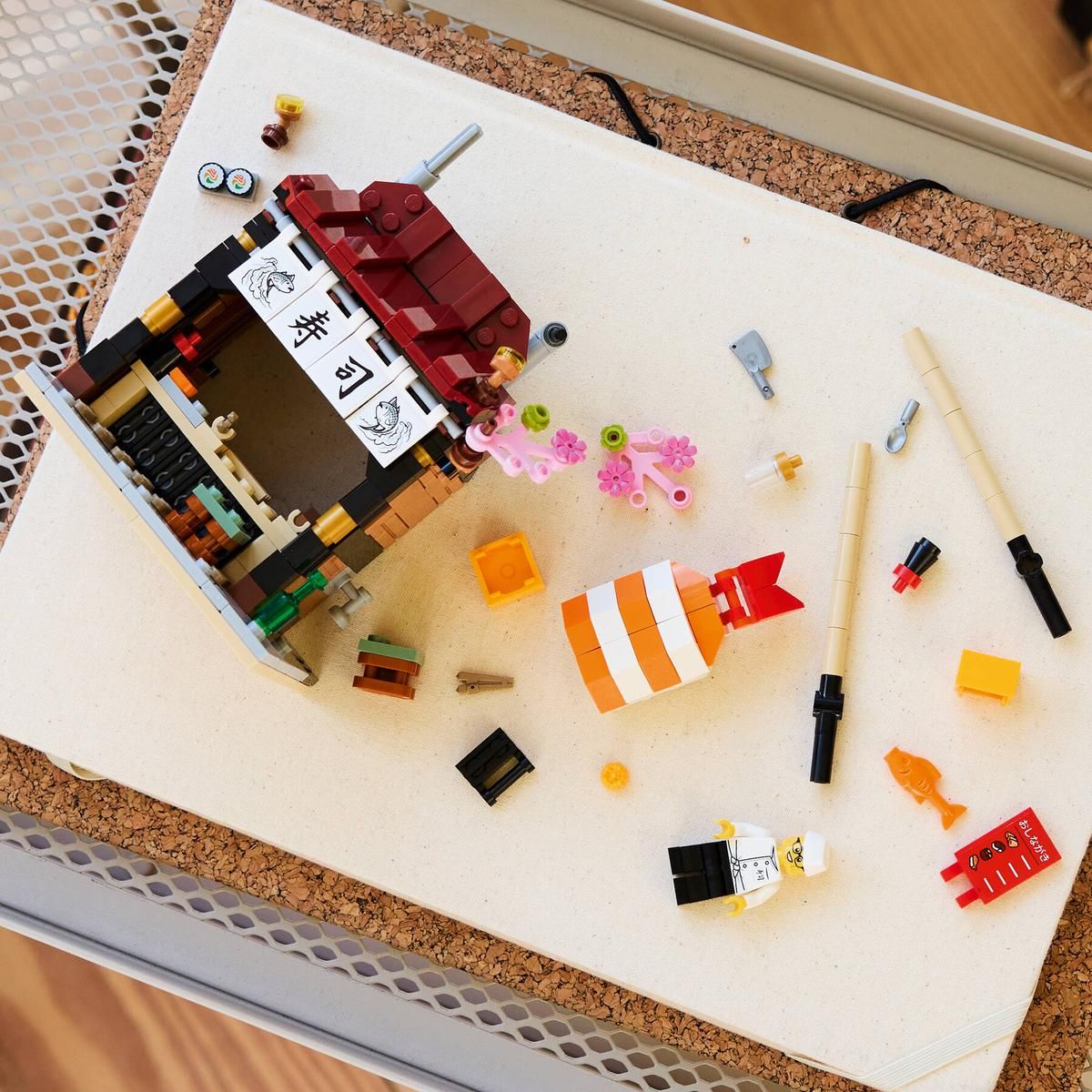 LEGO Restaurants of the World 40906 Japan sushi place (2)