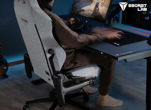 secretlab-easyfold-in-use