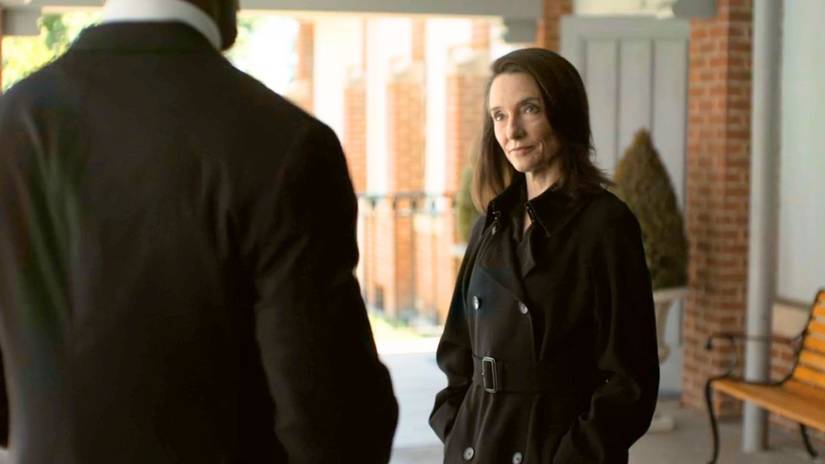 Amie MacKenzie as Carol Ferris in Lanterns Episode 6