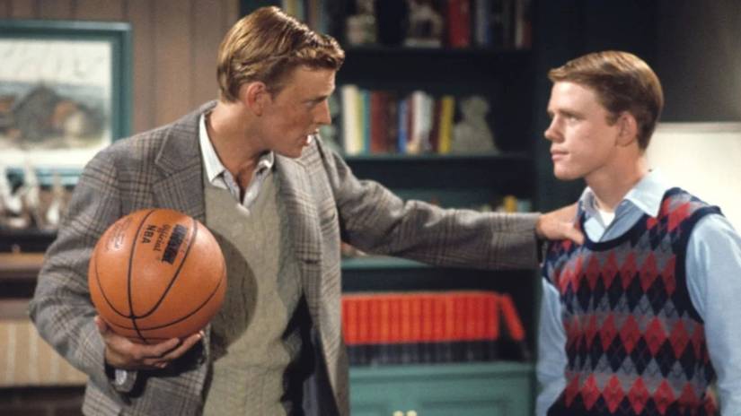 Chuck Cunningham speaks to Richie Cunningham in Happy Days