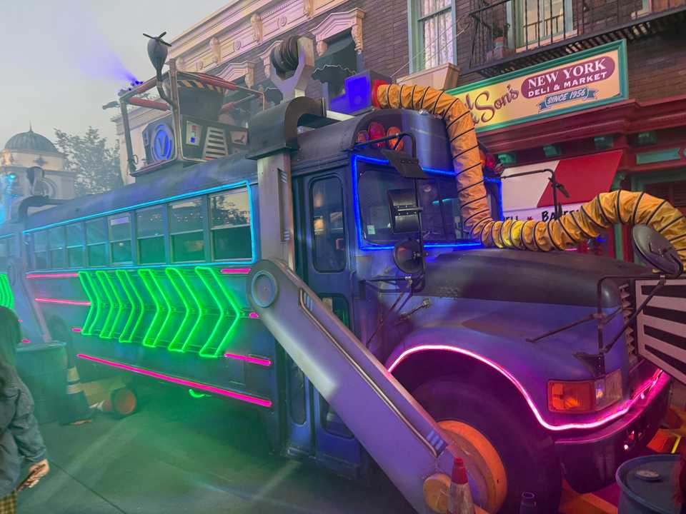Review Halloween Horror Nights 2026: Serunya Berburu Hantu Bareng Fortnite, Sinners, hingga Hellraiser 6 hhn 2026 - fortnite battlebus