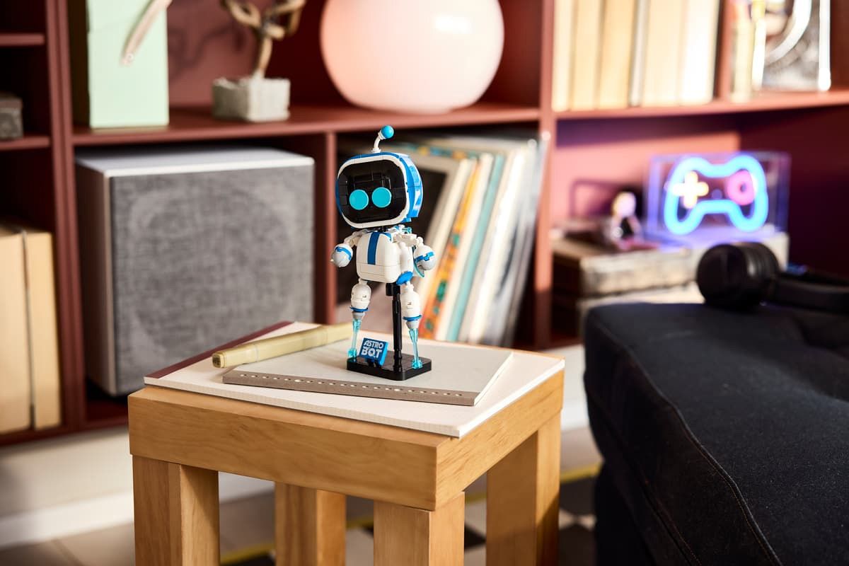 lego-astro-bot-3