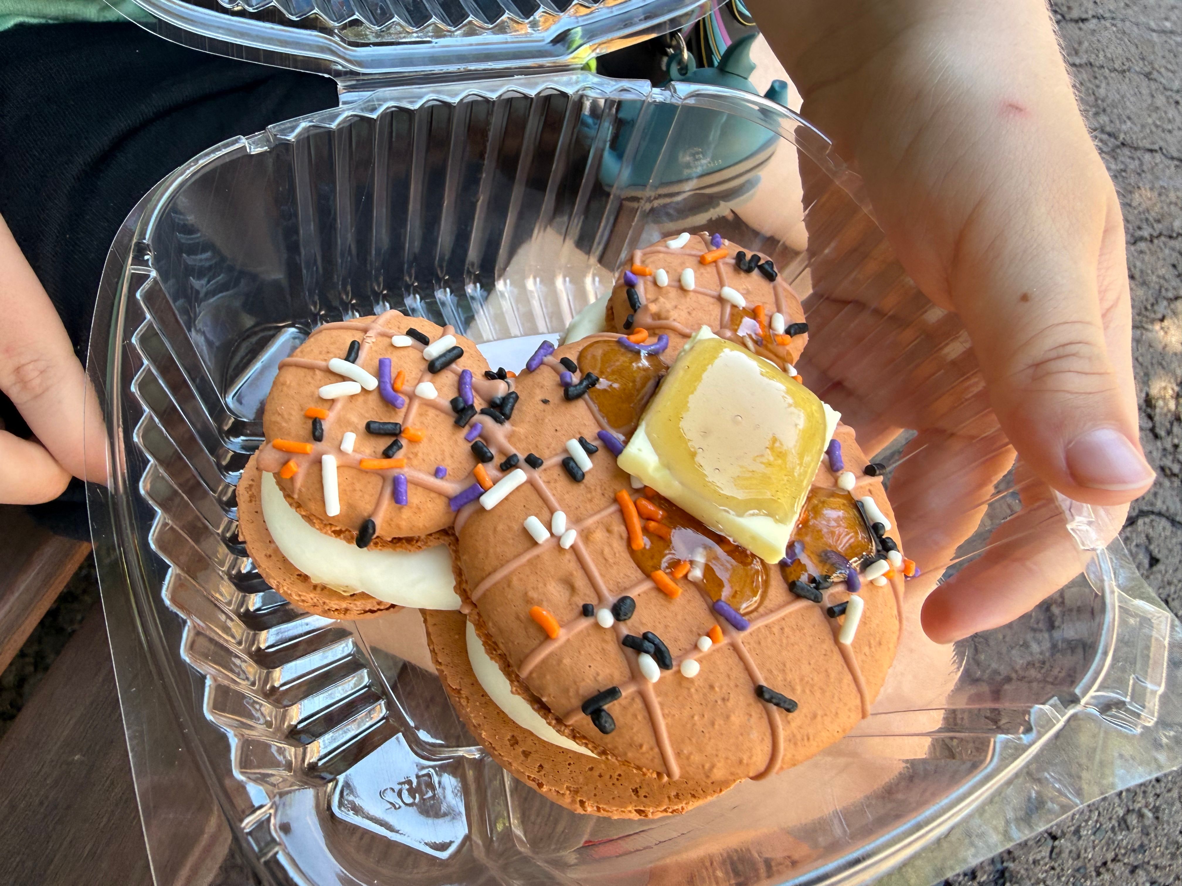 waffle macaron disneyland