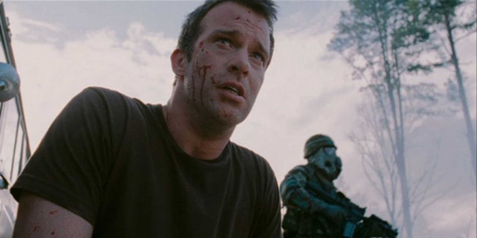 David Drayton rescued by the military in The Mist