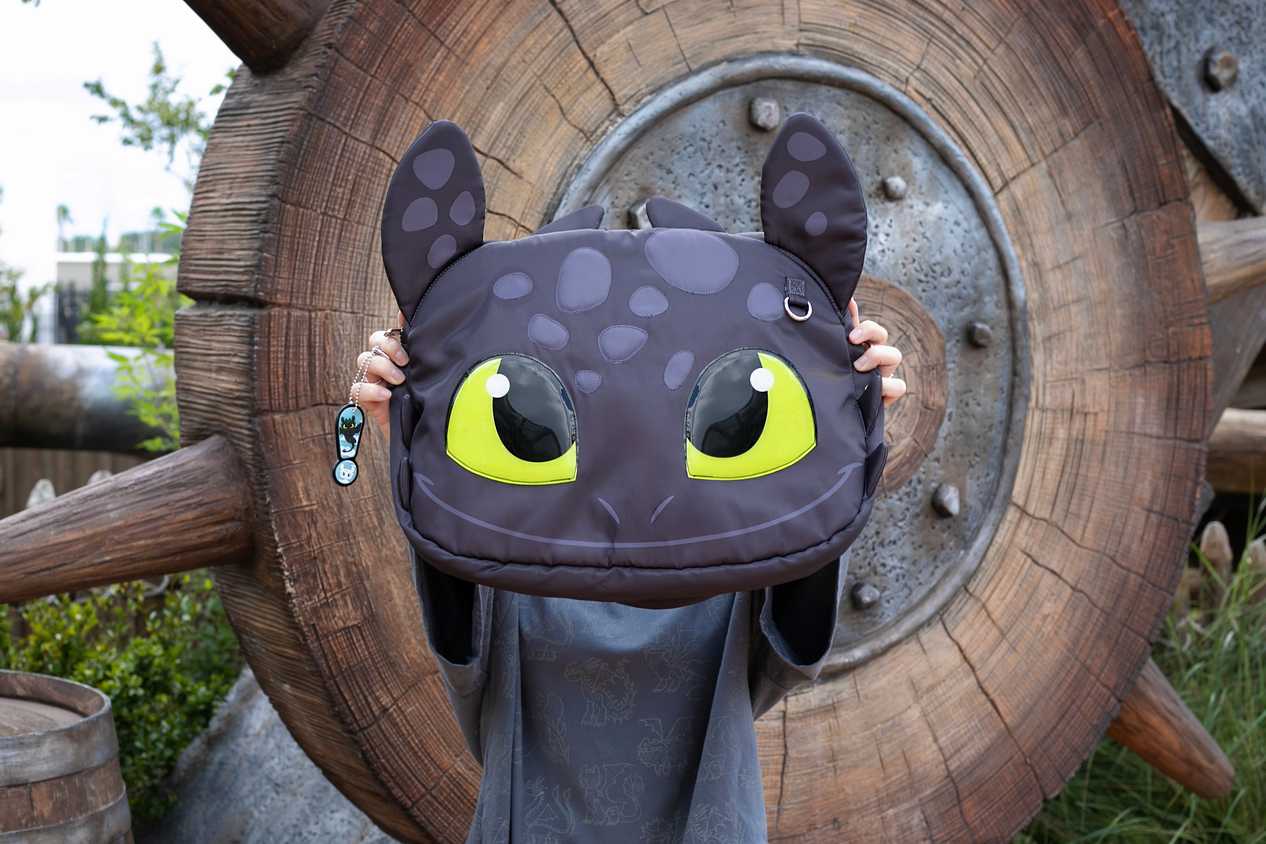 Toothness Dragon New How to Train Your Dragon Merch Line Features Massive Toothless Bag ...