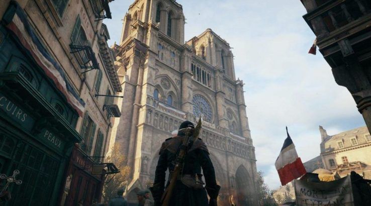 The character Arno looking up at a building in Assassin's Creed Unity