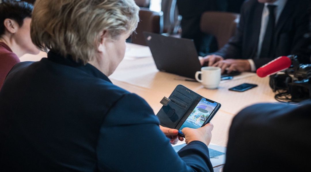 Norway PM playing Pokemon GO Donald Trump meeting
