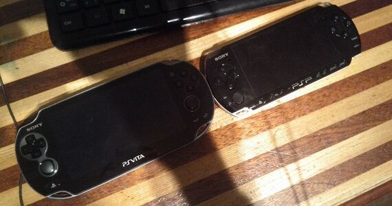 PlayStation Vita PSP 3000 Side By Side