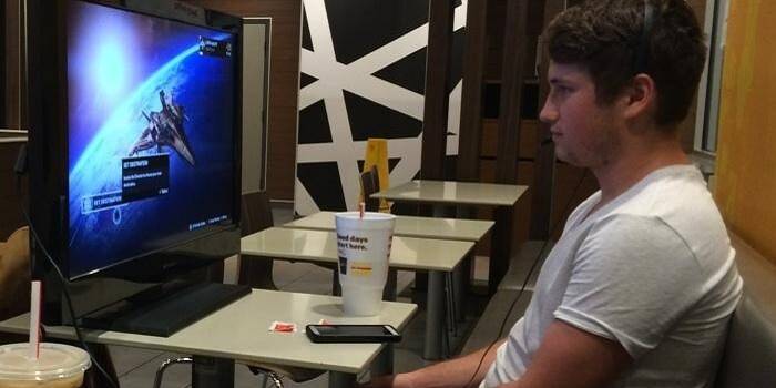 'Destiny' Player Grinds for Gear at 24-Hour Taco Shop - LAN Fiesta