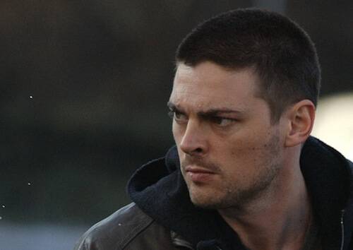 karl-urban-commander-shepard