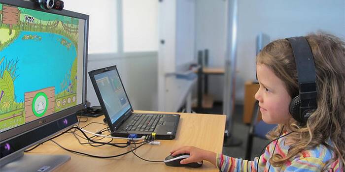 kid playing compute game