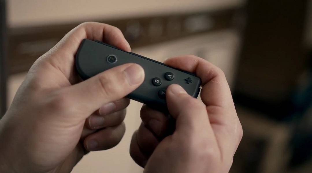 Nintendo President Teases Nintendo Switch Accessories - Nintendo Switch Joy Con controller