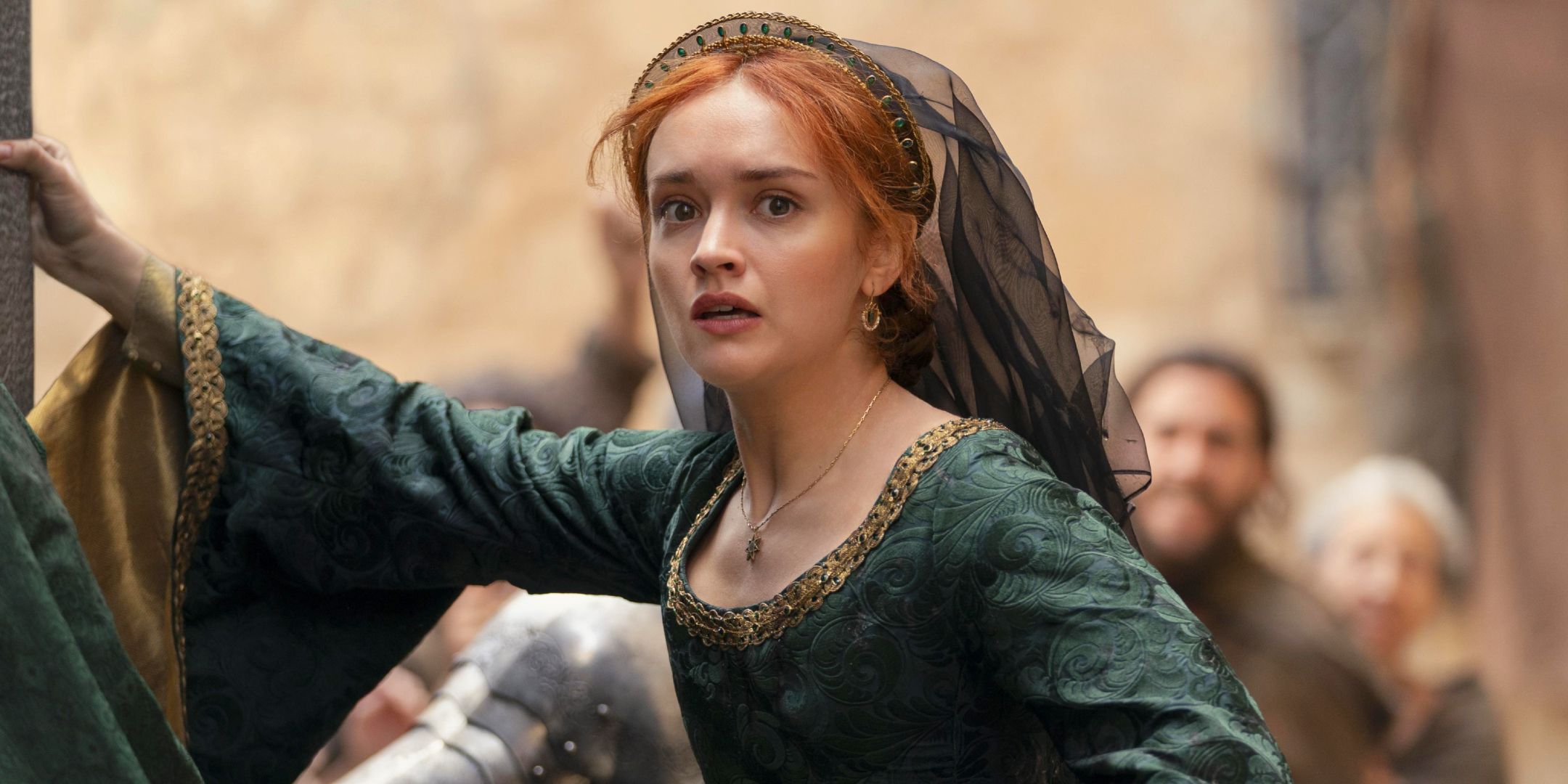 alicent-hightower-olivia-cooke-in-a-green-dress-in-house-of-the-dragon-season-2.jpg
