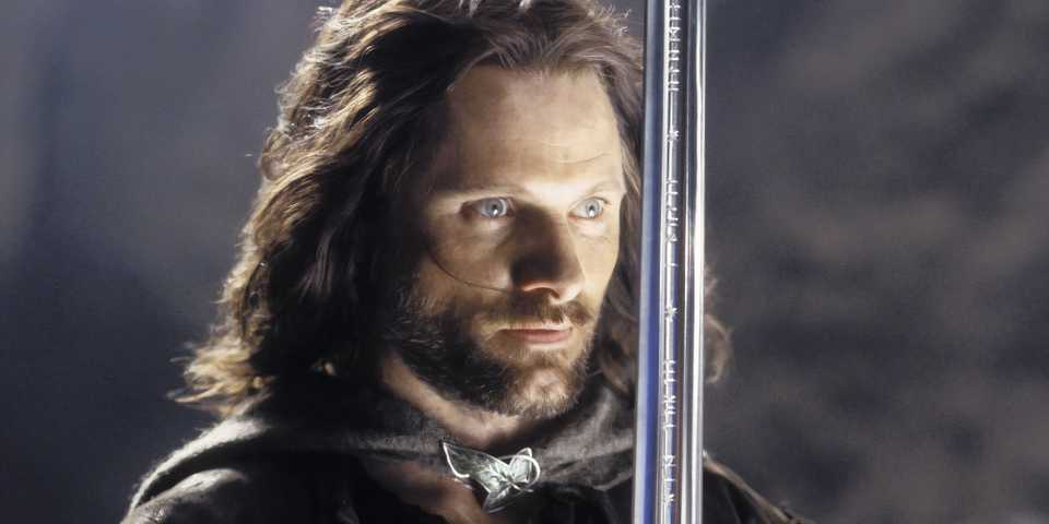 aragorn-with-anduril-in-return-of-the-king.jpg