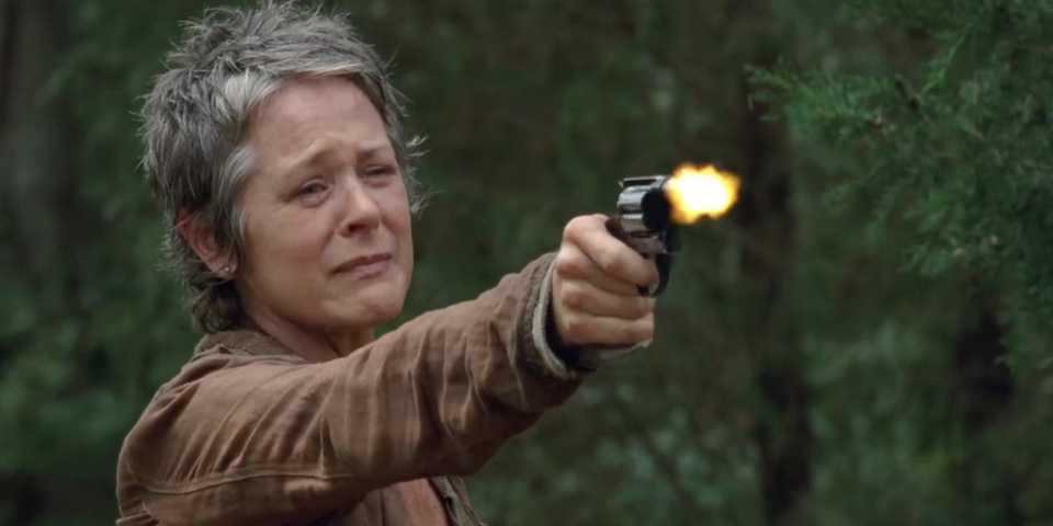 carol-shoots-lizzie-with-tears-in-her-eyes-in-the-walking-dead.jpg