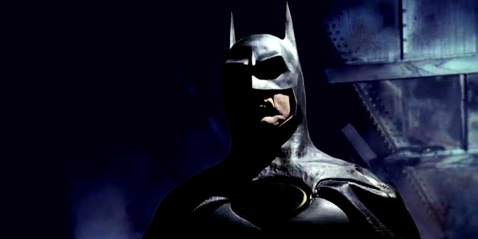 michael-keaton-s-bruce-wayne-stands-in-the-shadows-wearing-his-cowl-in-tim-burton-s-batman-returns.jpg