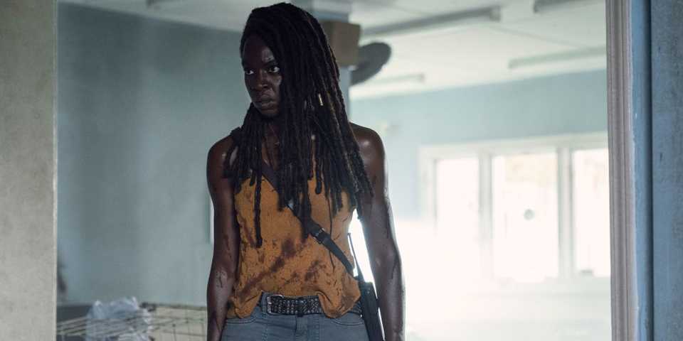 michonne-looking-serious-in-the-walking-dead.jpg