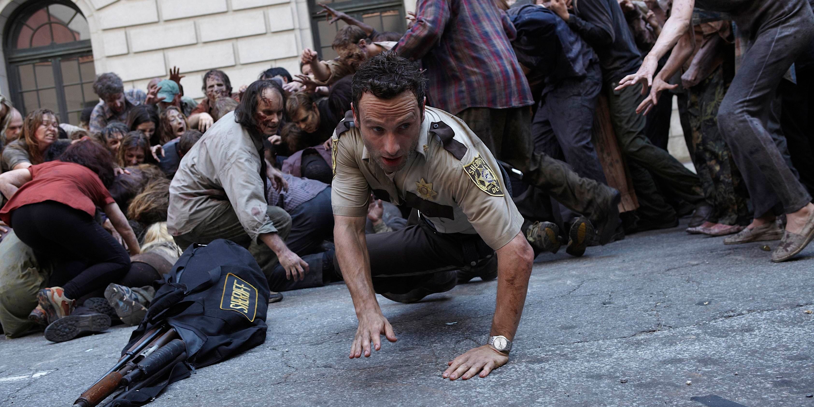 rick-being-attacked-by-a-horde-in-the-walking-dead-pilot.jpg