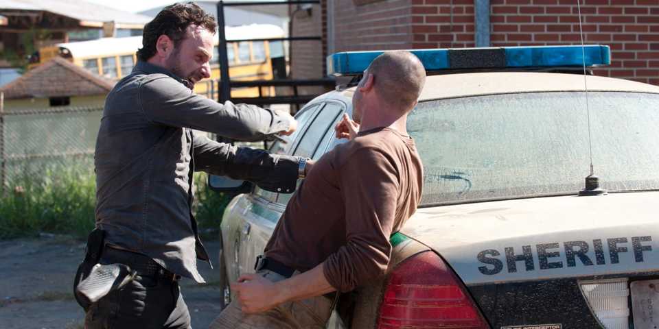 rick-takes-a-swing-at-shane-in-the-walking-dead.jpg