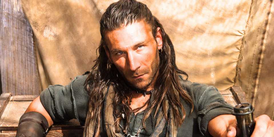 zach-macgowan-in-black-sails.jpg