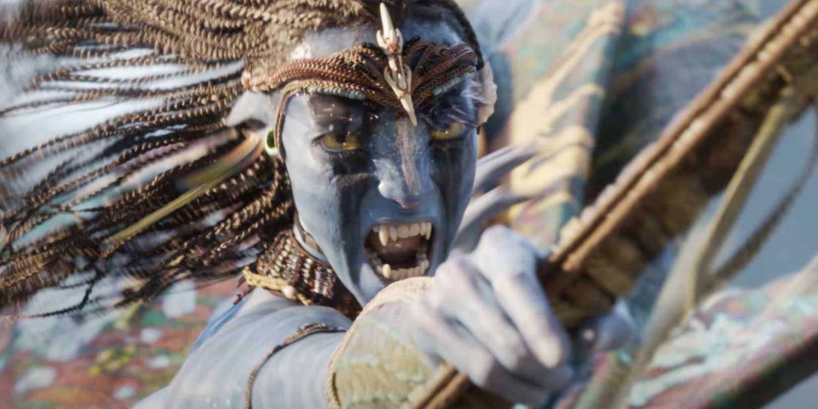 zoe-saldana-as-neytiri-snarling-with-a-bow-in-avatar_-fire-and-ash-trailer.jpg