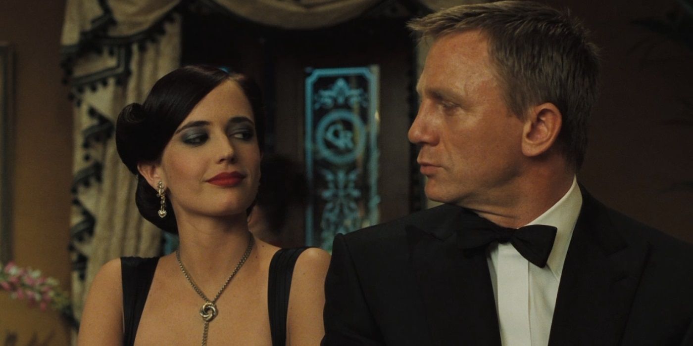 james-bond-looks-at-vesper-in-casino-royale.jpg