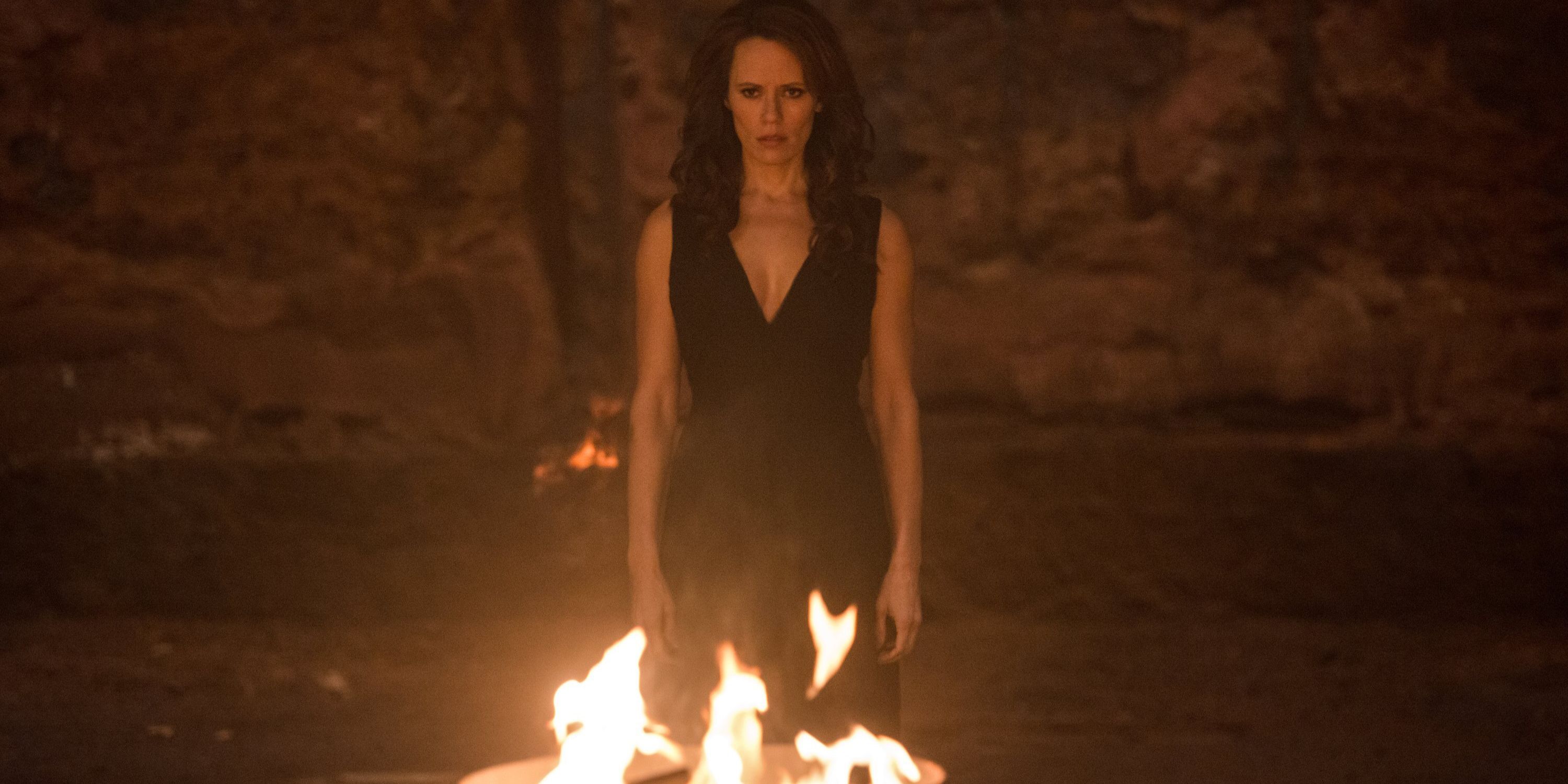 emily-swallow-as-amara-standing-in-the-middle-of-nowhere-in-back-of-a-fire-in-supernatural.jpg