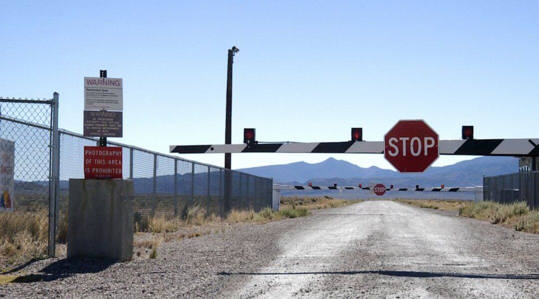 the 20 best raiding area 51 memes