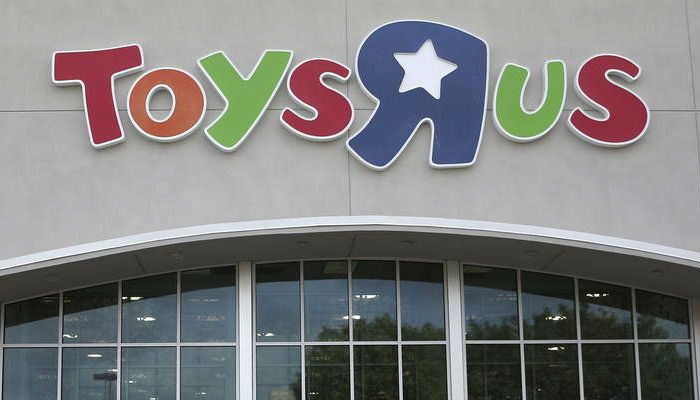 toys r us reopening 2019