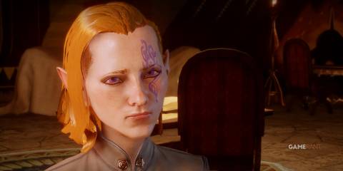 Lavellan in Skyhold with her vallaslin in Dragon Age Inquisition