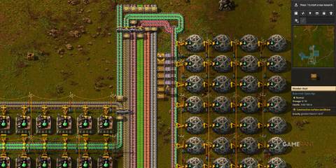 Showcasing wooden and steel chests in Factorio